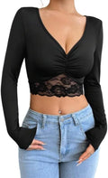 Svart långärmad tröja för kvinnor, långärmad djup V-ringning plisserad genomskinlig spets blommig lapptäcke pullover sexig bodycon blus Y2K party club t-shirt crop top