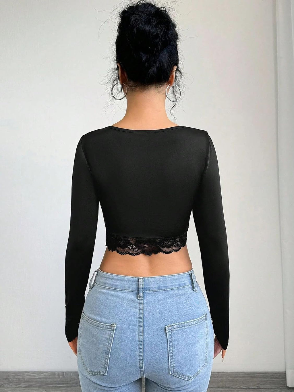 Svart långärmad tröja för kvinnor, långärmad djup V-ringning plisserad genomskinlig spets blommig lapptäcke pullover sexig bodycon blus Y2K party club t-shirt crop top