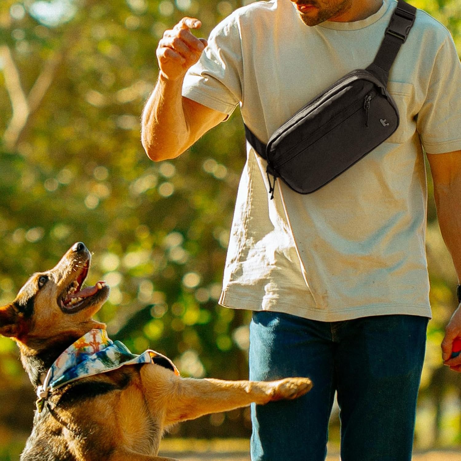 tomtoc 1,5 l crossbody väska med RFID-skydd, liten unisex axelremsväska, sling bag, lätt, vattentät sling bag, för utomhusresor, svart